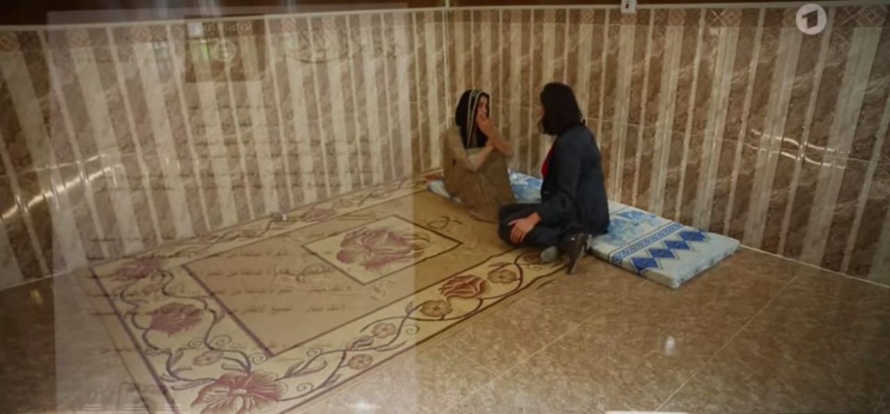 بمساعدة من اصبحت نادية مراد سفيرة؟